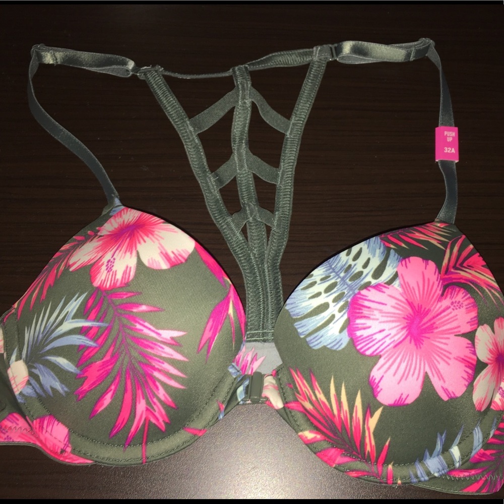 Size 32A brand new PINK bra.